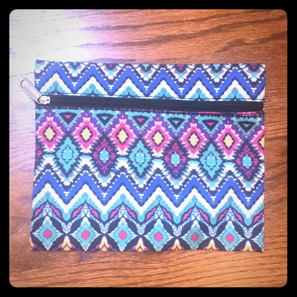 Printed zipper pouch clutch
